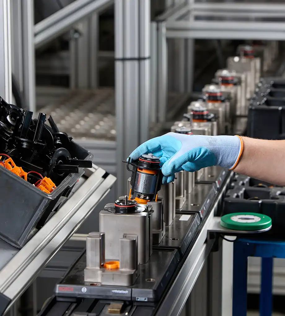 Realizzazione di elettromotori su misura con linea semi-automatica